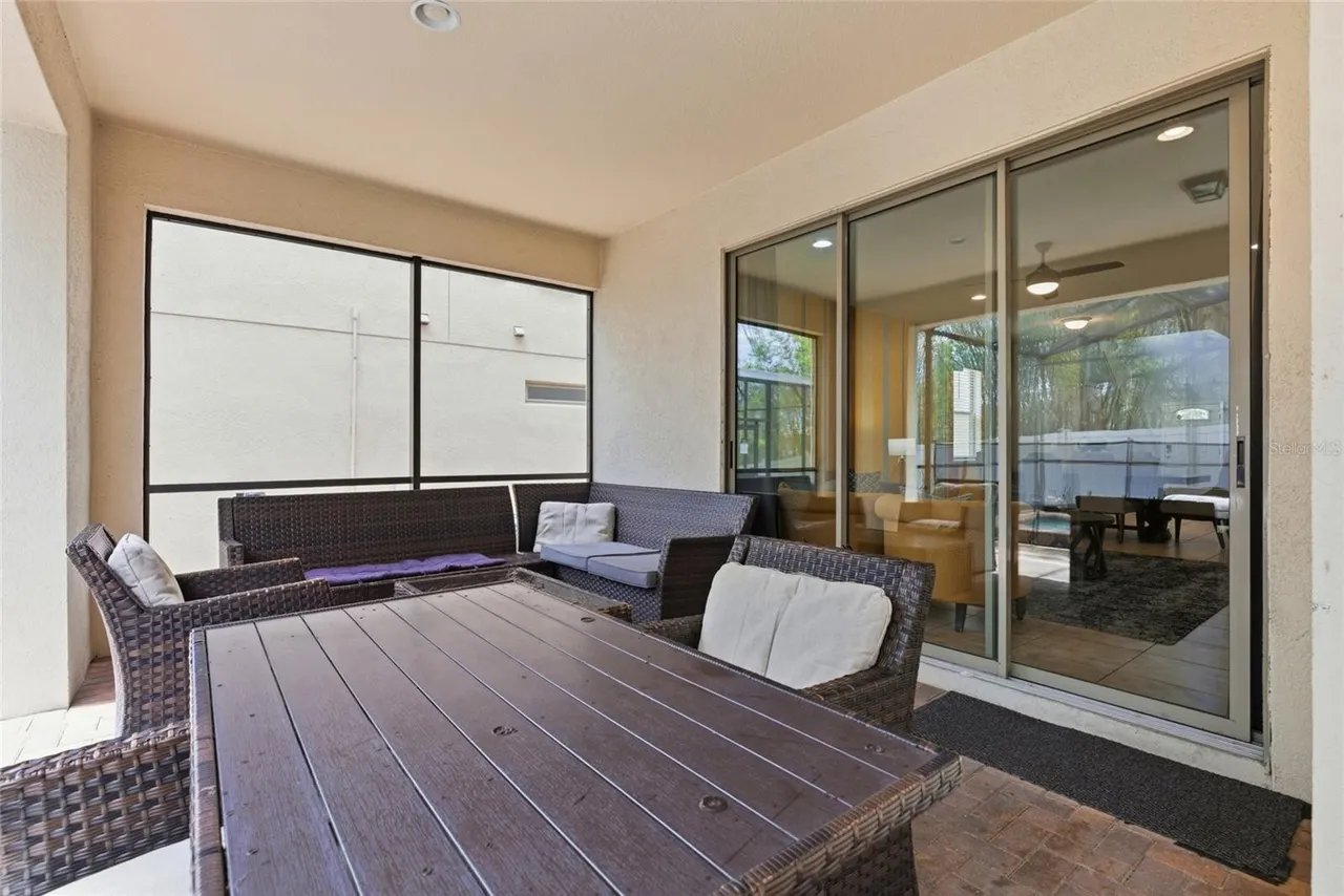 Slide show image of the Orlando Florida Home for Sale 39