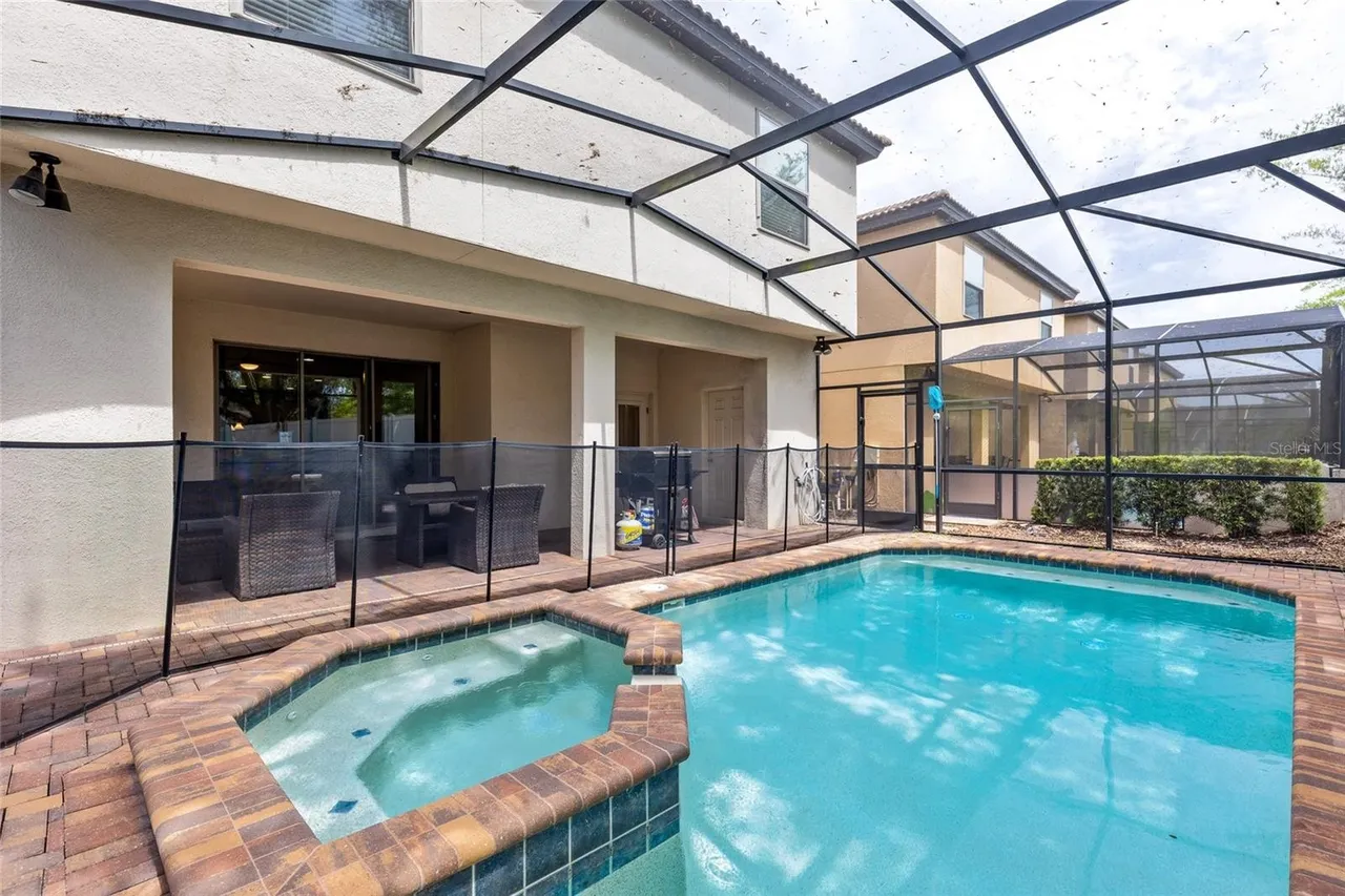 Slide show image of the Orlando Florida Home for Sale 40
