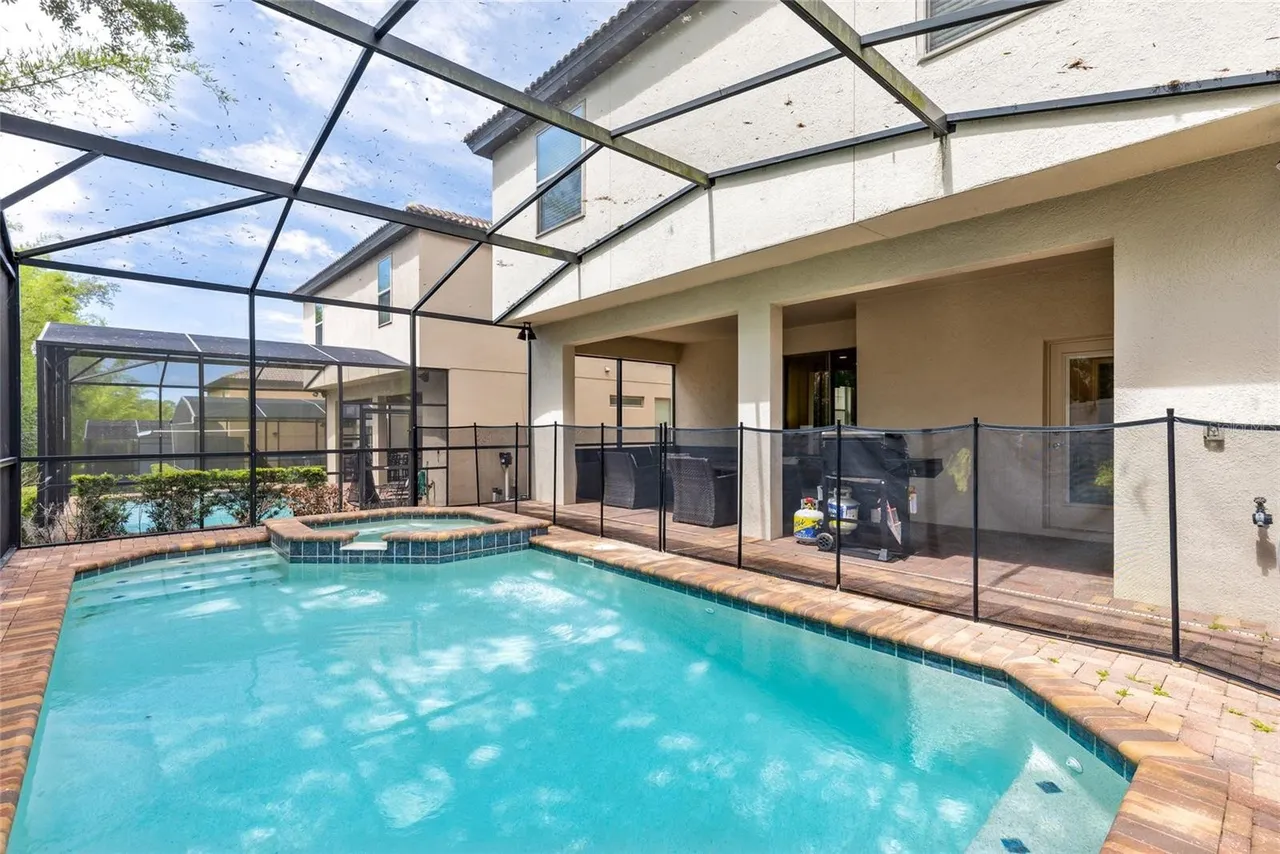 Slide show image of the Orlando Florida Home for Sale 41
