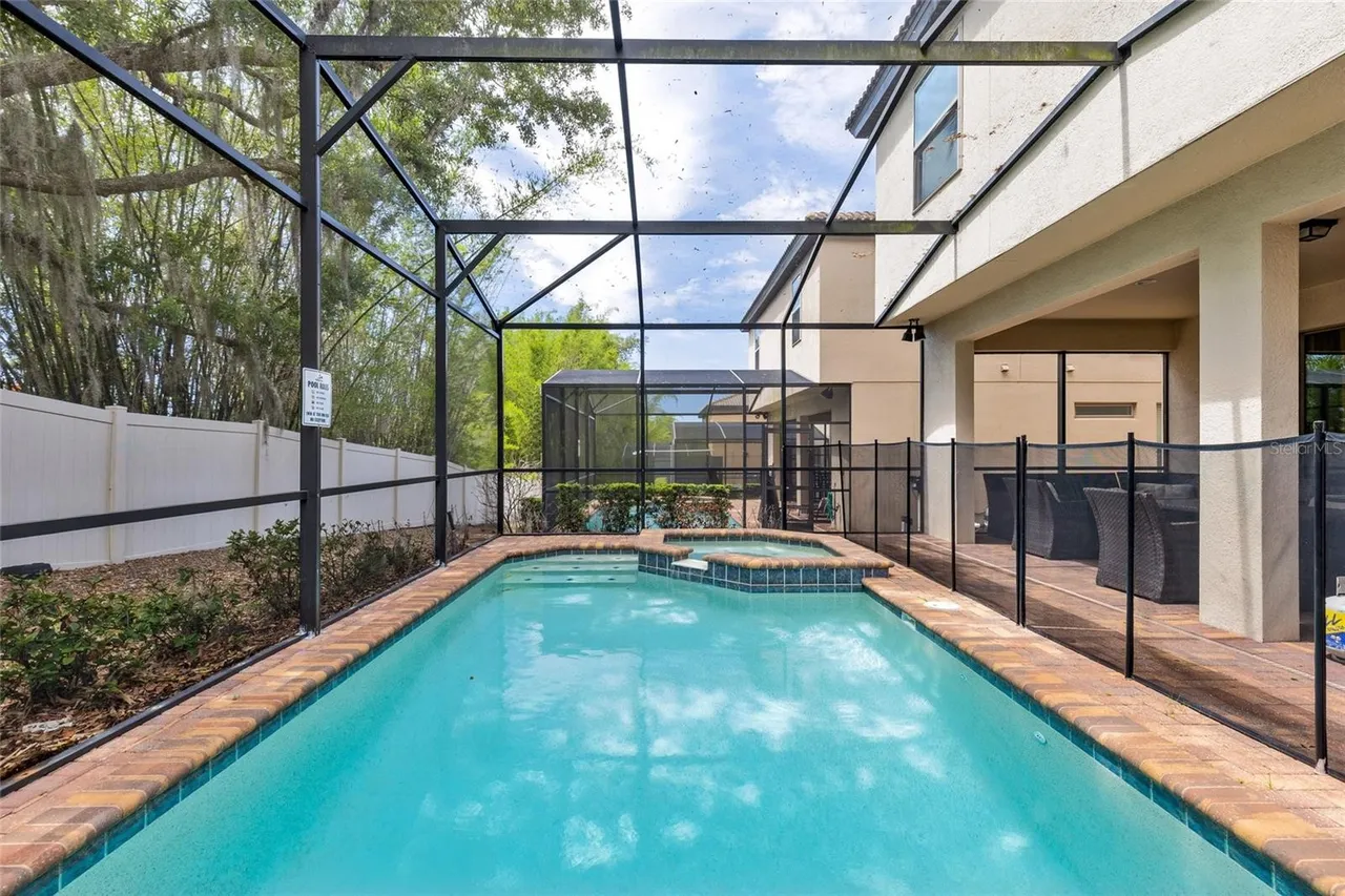 Slide show image of the Orlando Florida Home for Sale 42