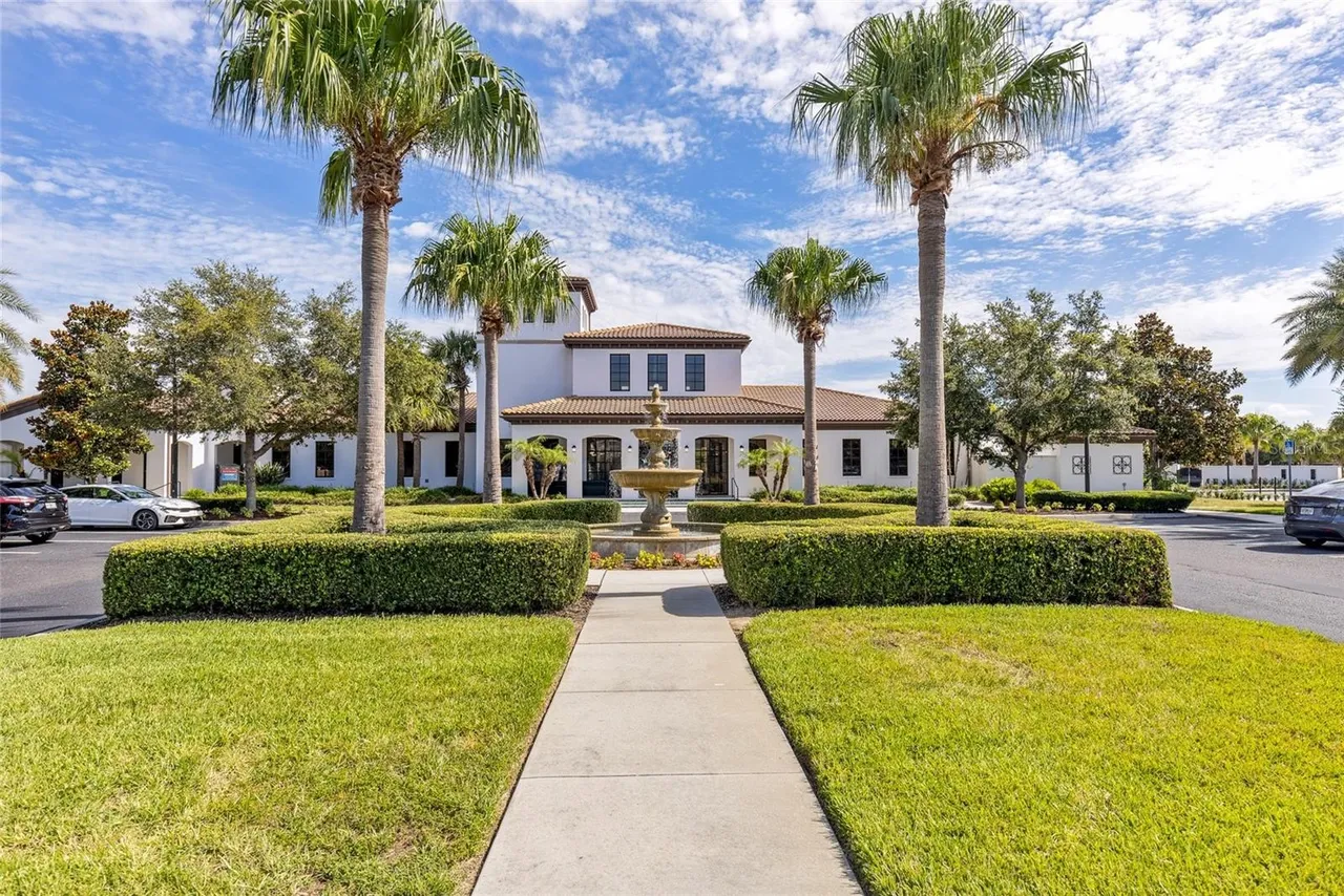 Slide show image of the Orlando Florida Home for Sale 46