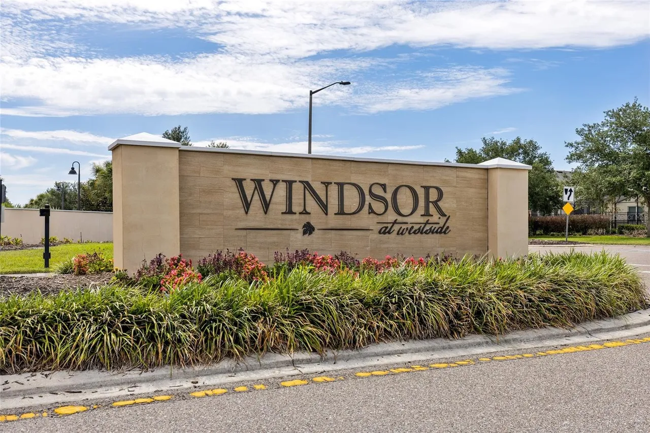 Slide show image of the Orlando Florida Home for Sale 51