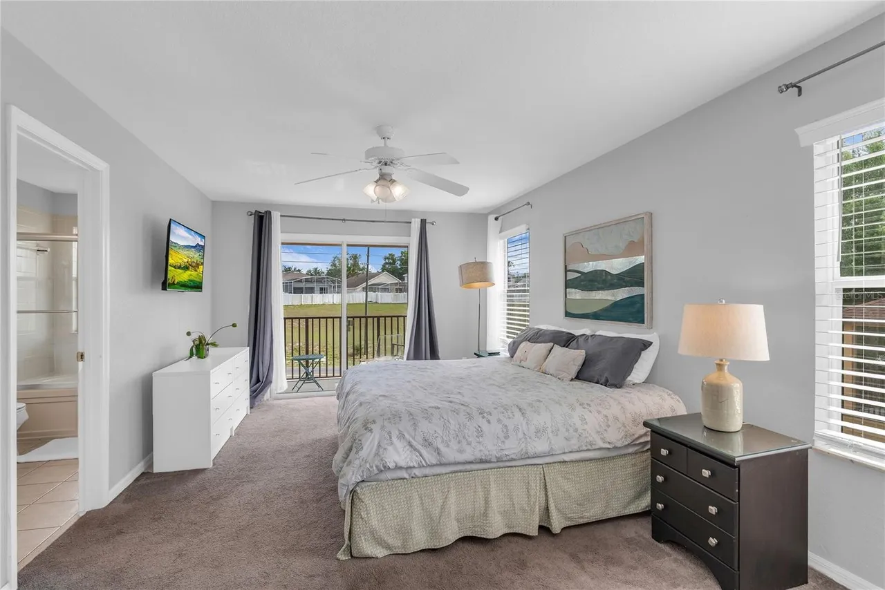 Slide show image of the Orlando Florida Home for Sale 10