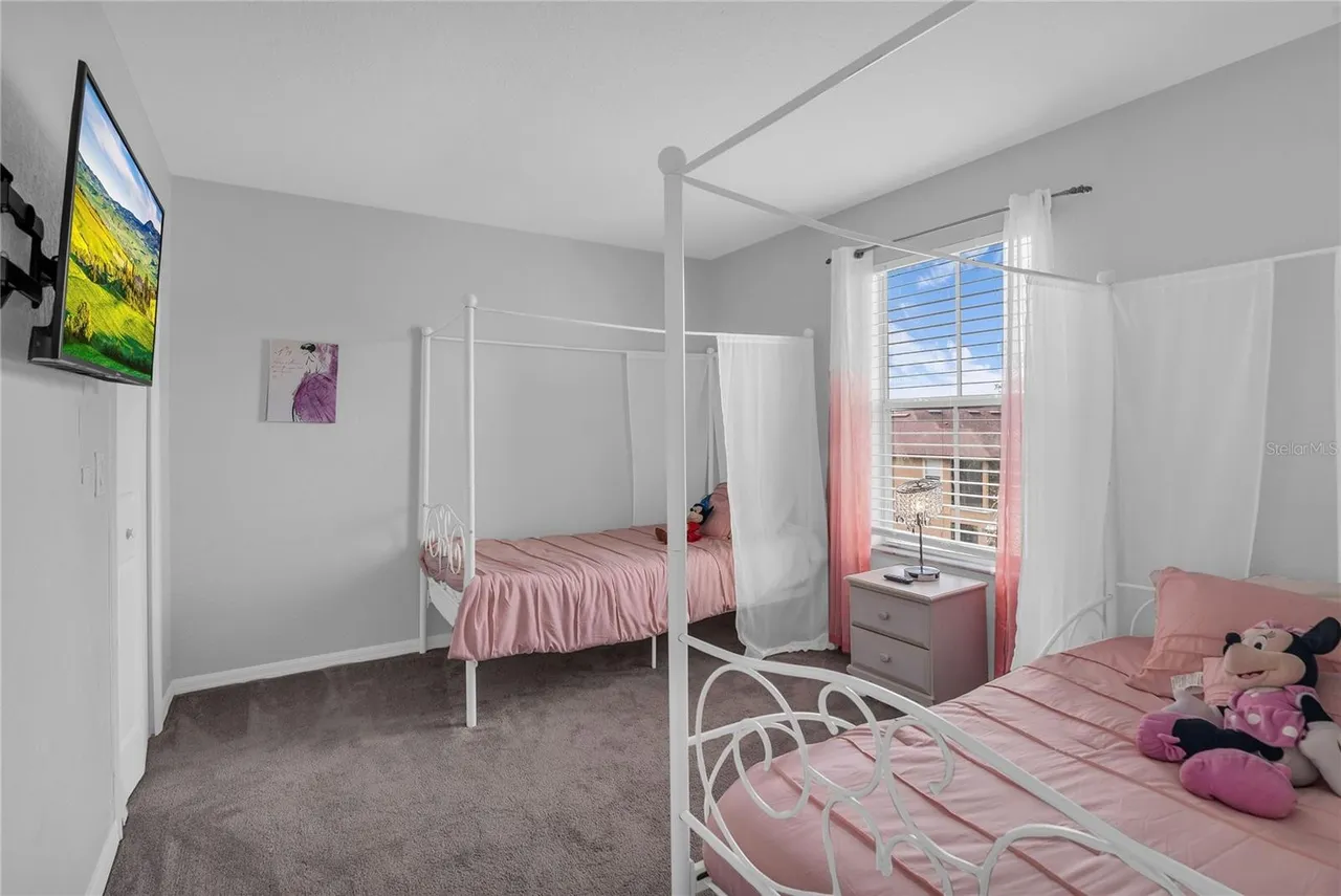 Slide show image of the Orlando Florida Home for Sale 15
