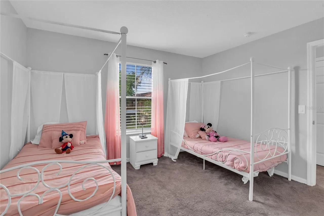 Slide show image of the Orlando Florida Home for Sale 16