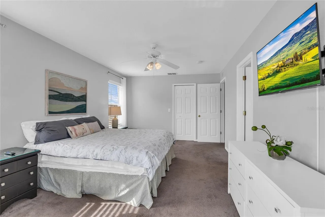 Slide show image of the Orlando Florida Home for Sale 17