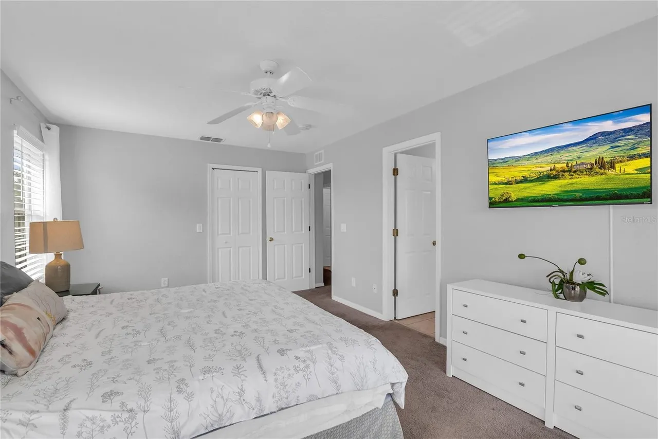 Slide show image of the Orlando Florida Home for Sale 18