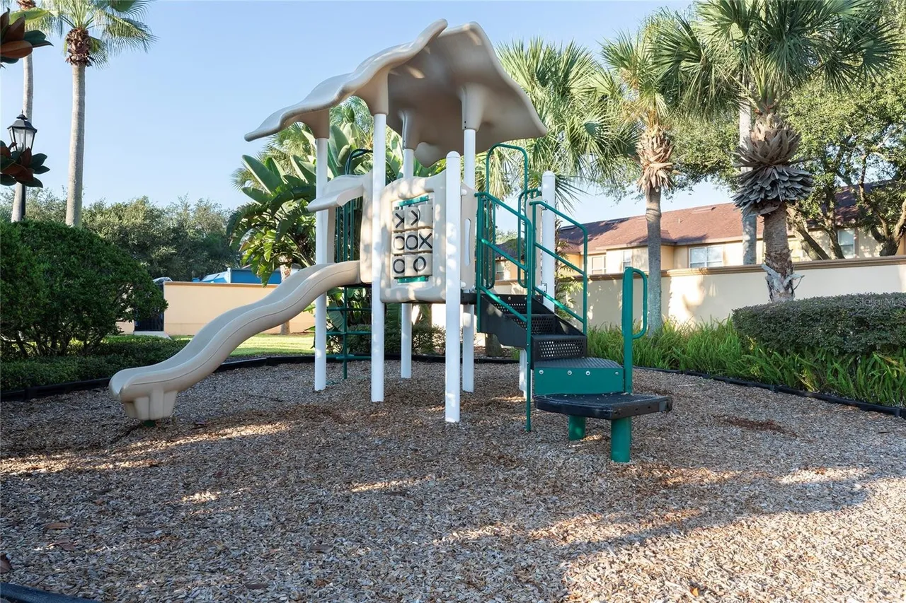 Slide show image of the Orlando Florida Home for Sale 28