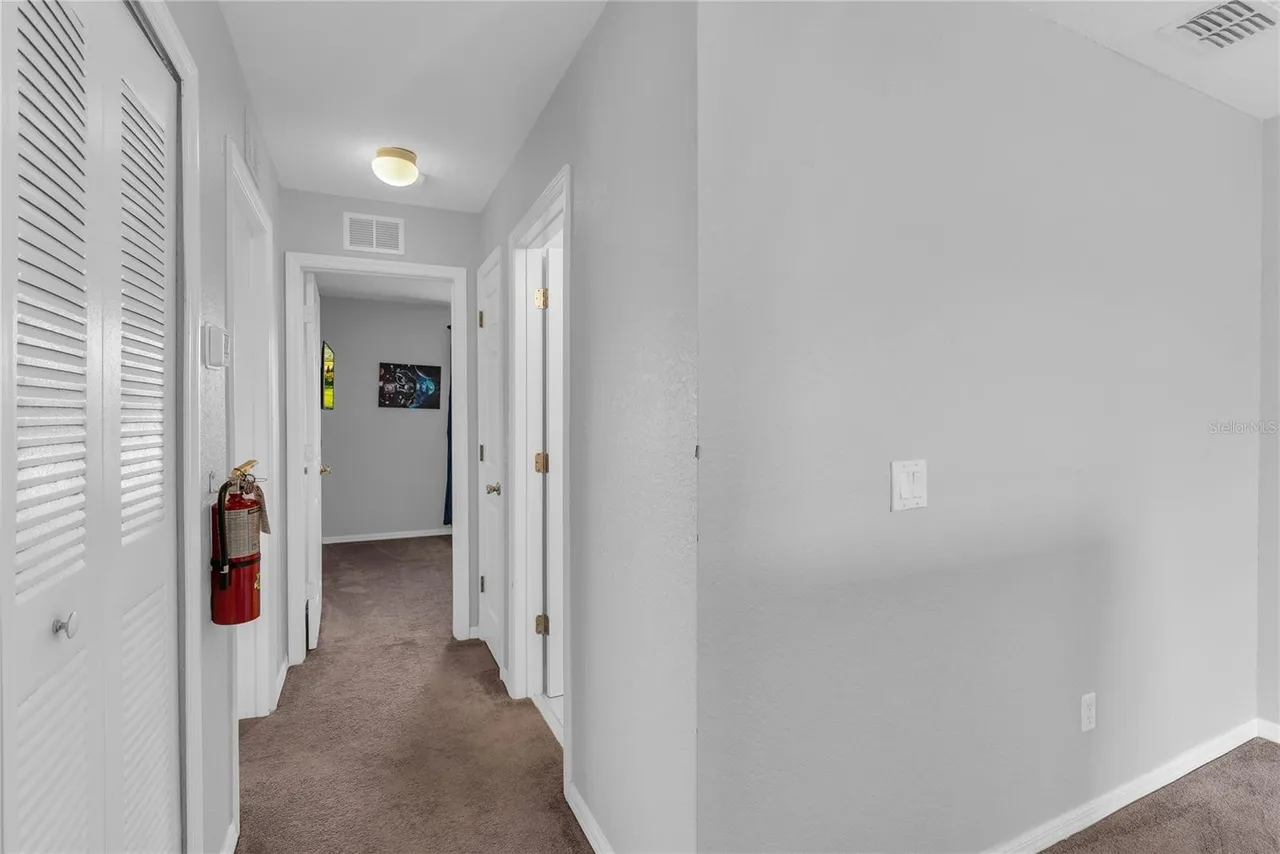 Slide show image of the Orlando Florida Home for Sale 32