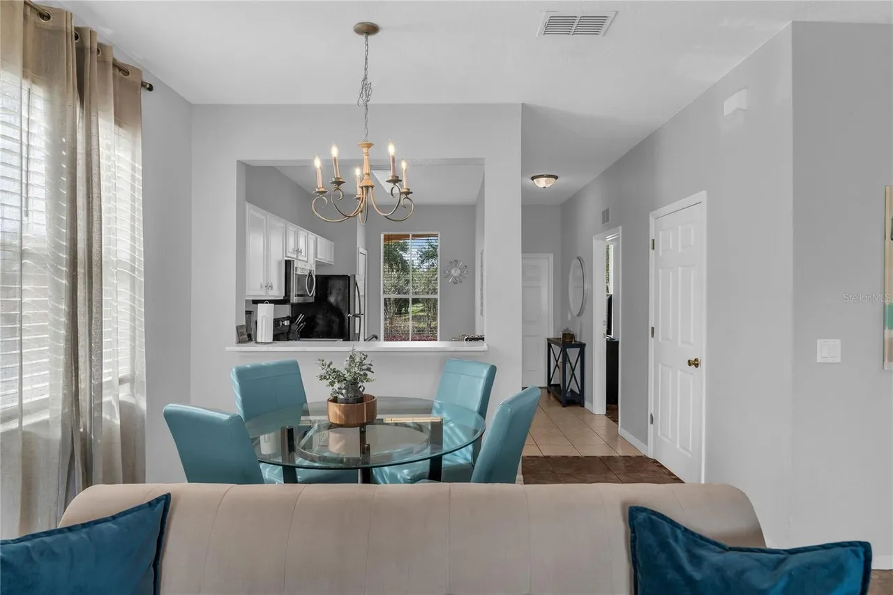 Slide show image of the Orlando Florida Home for Sale 35