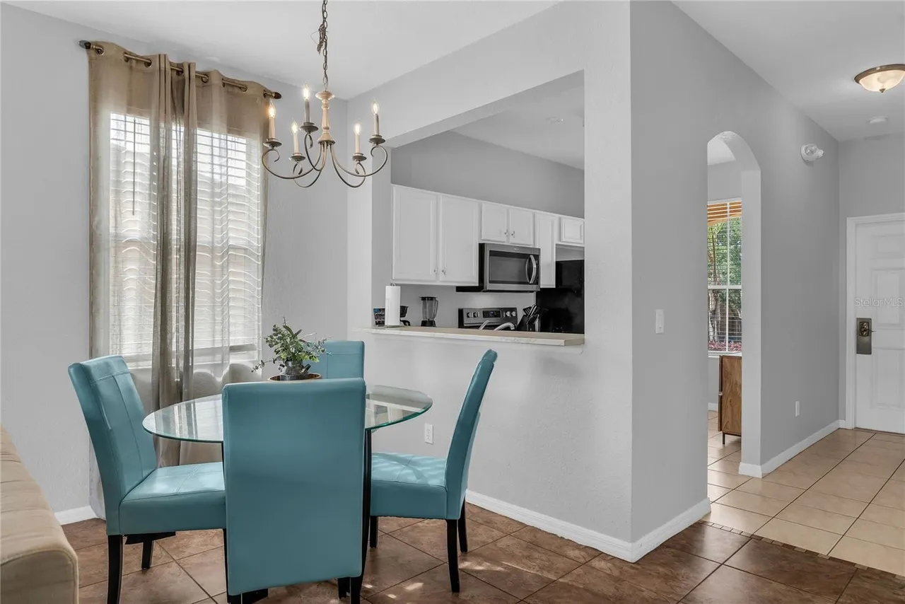 Slide show image of the Orlando Florida Home for Sale 36
