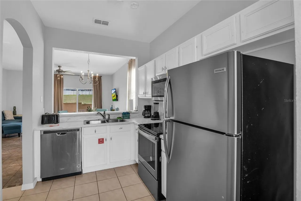 Slide show image of the Orlando Florida Home for Sale 38