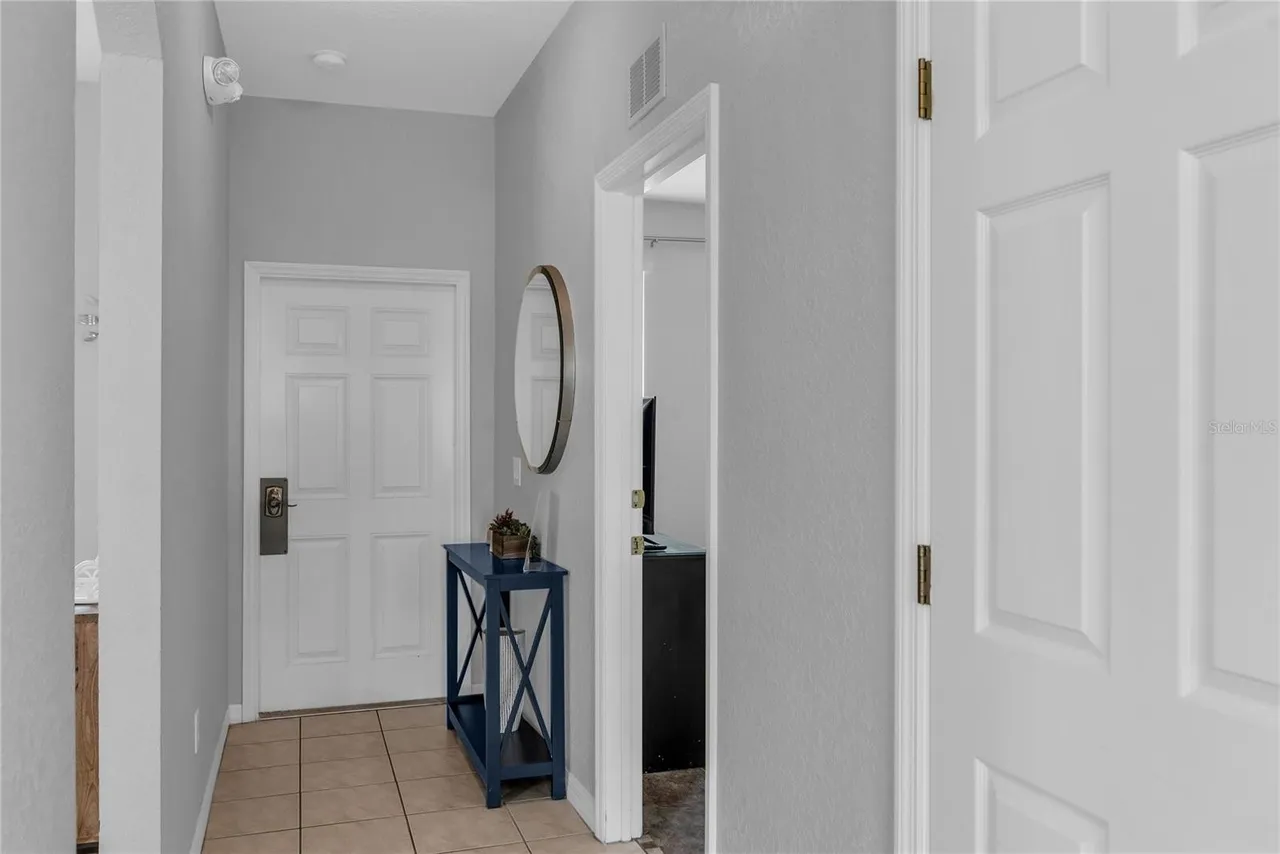 Slide show image of the Orlando Florida Home for Sale 39