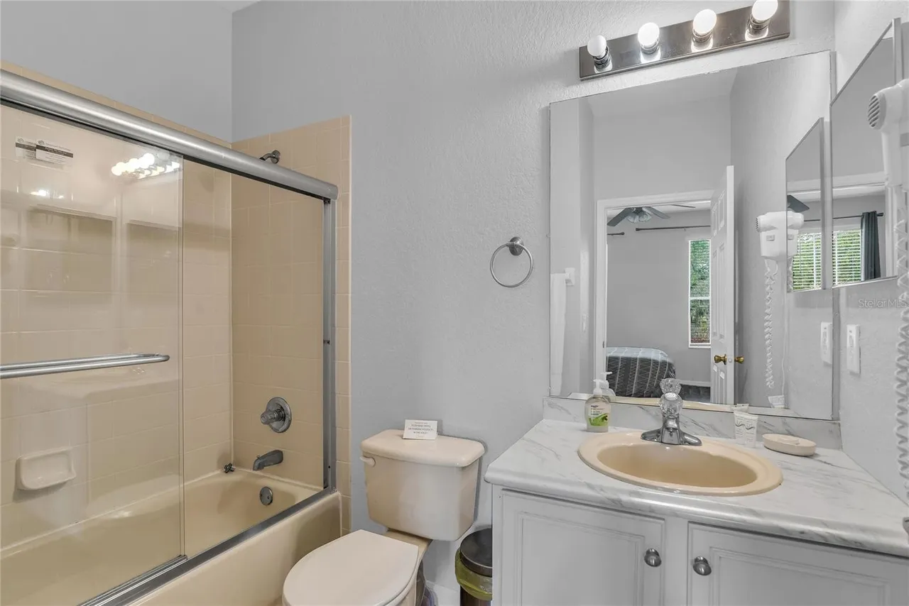 Slide show image of the Orlando Florida Home for Sale 42