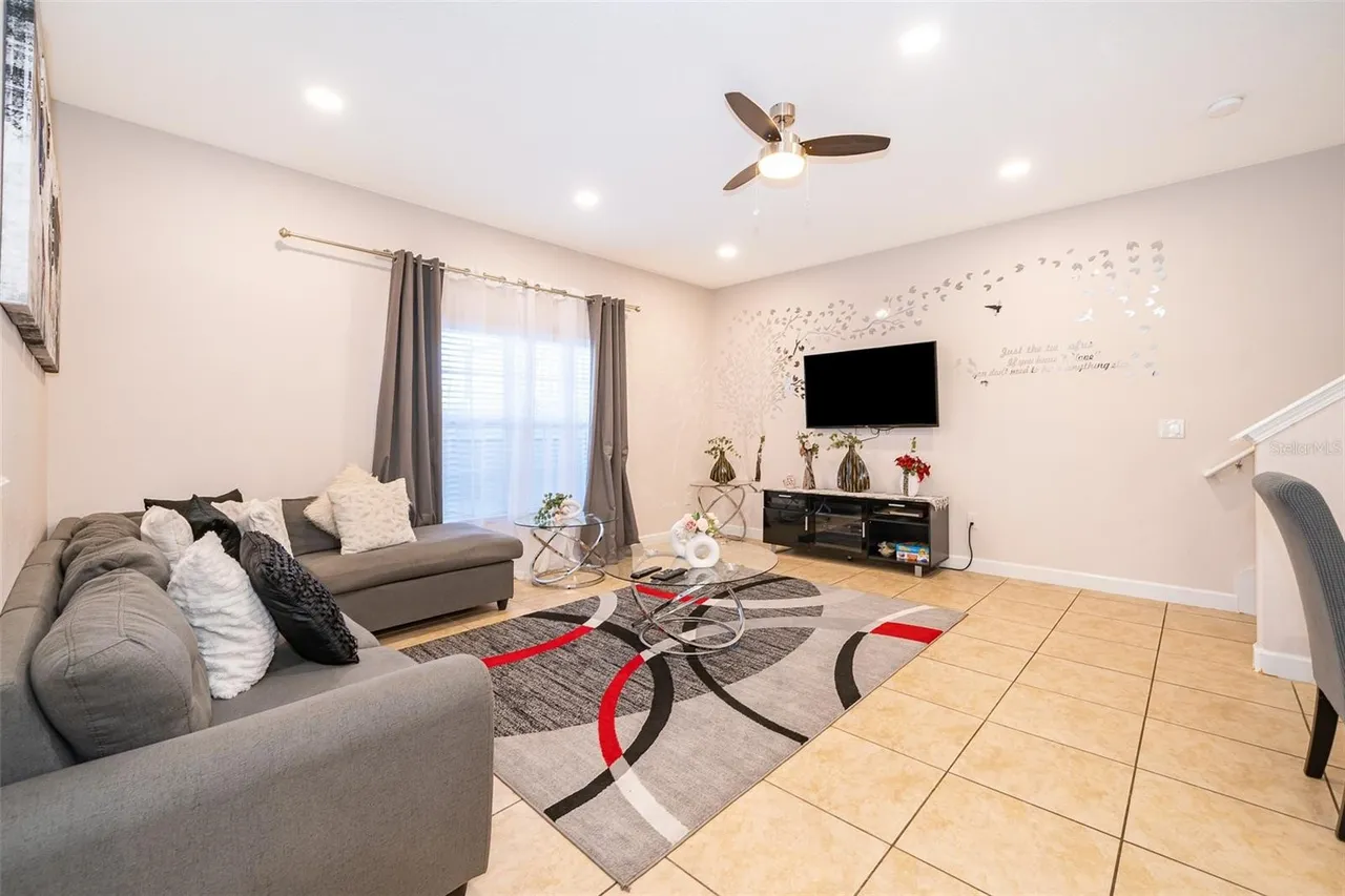 Slide show image of the Orlando Florida Home for Sale 13