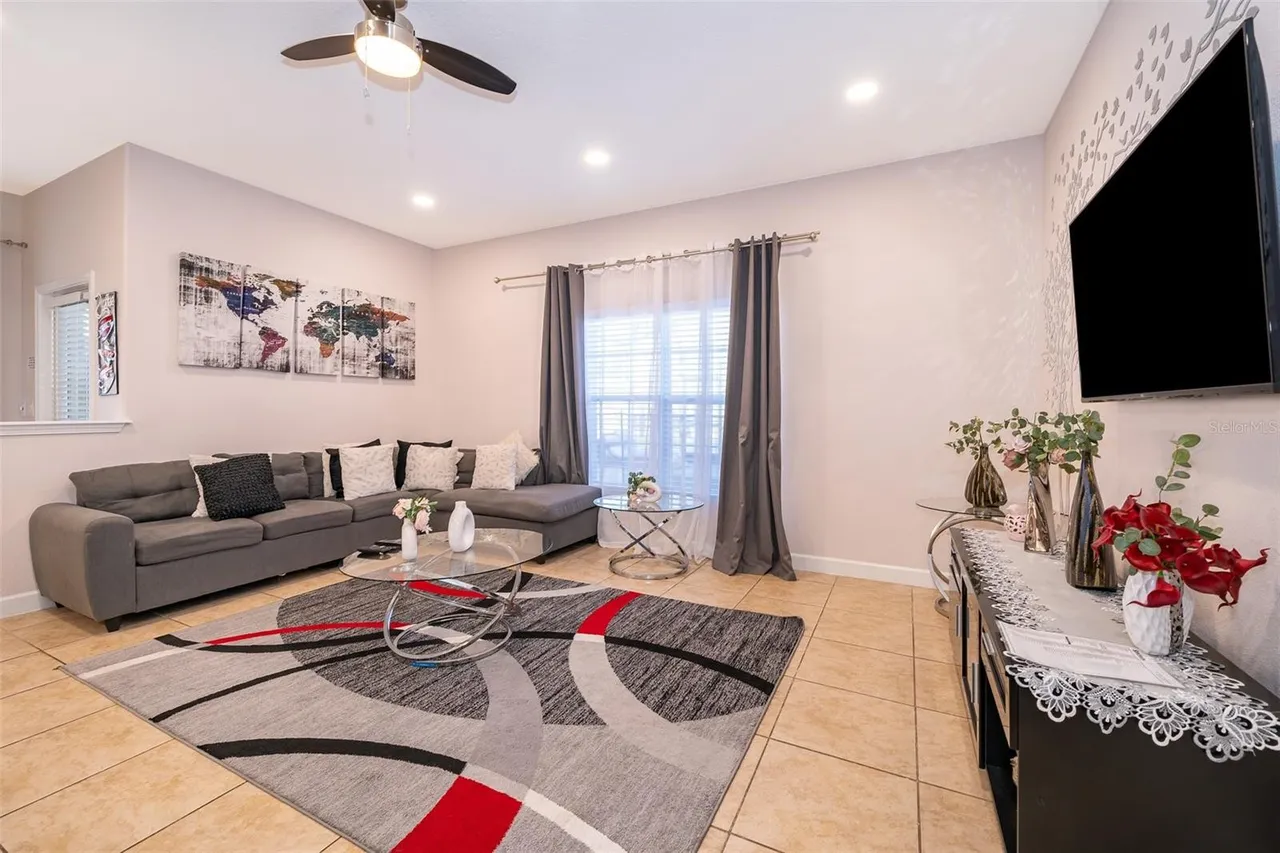 Slide show image of the Orlando Florida Home for Sale 14