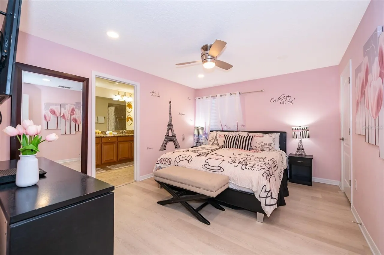 Slide show image of the Orlando Florida Home for Sale 20