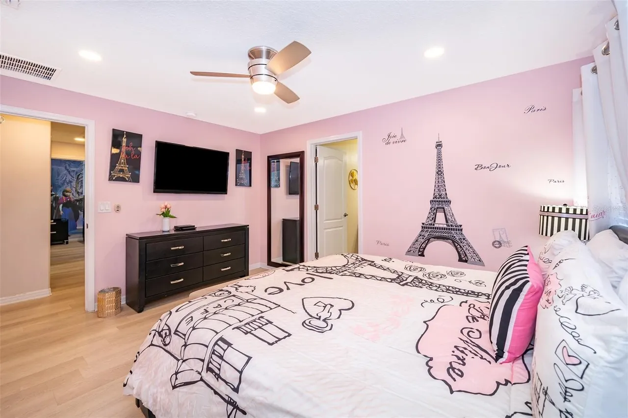 Slide show image of the Orlando Florida Home for Sale 21
