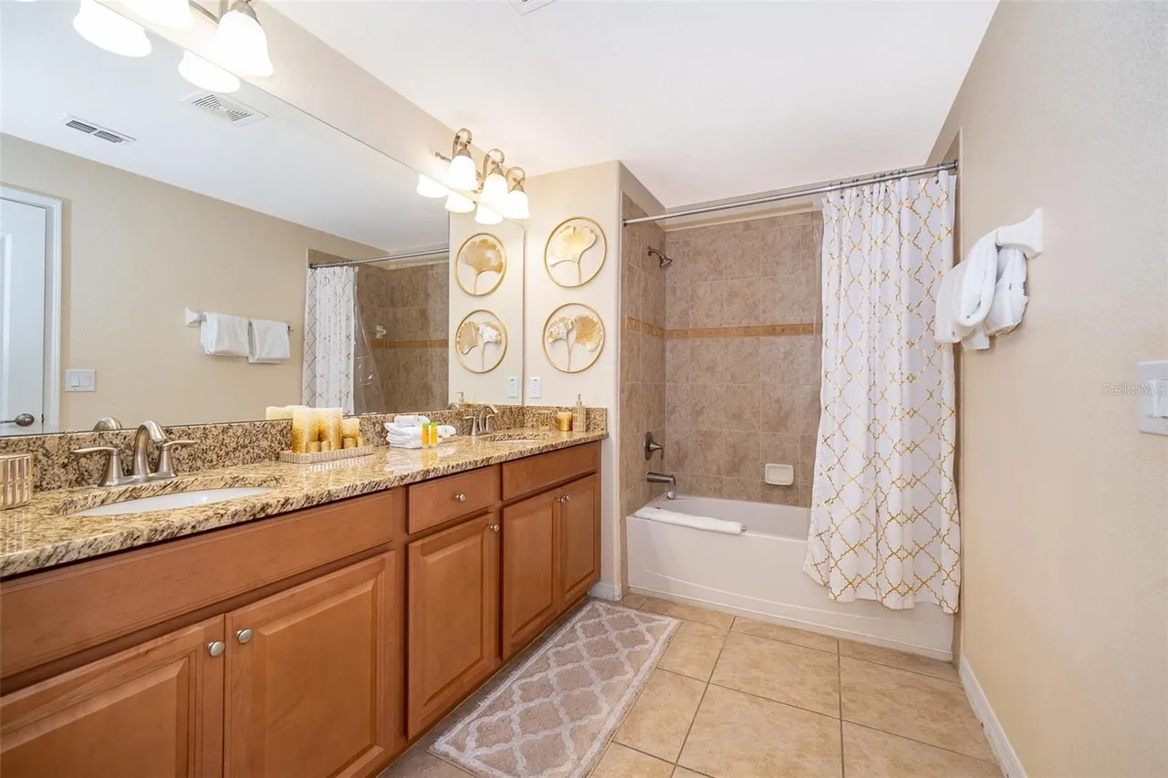 Slide show image of the Orlando Florida Home for Sale 22