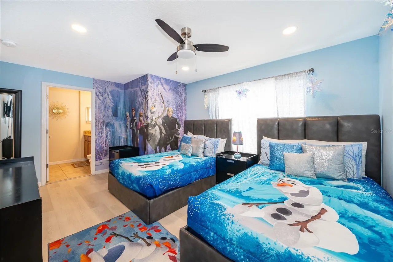 Slide show image of the Orlando Florida Home for Sale 27