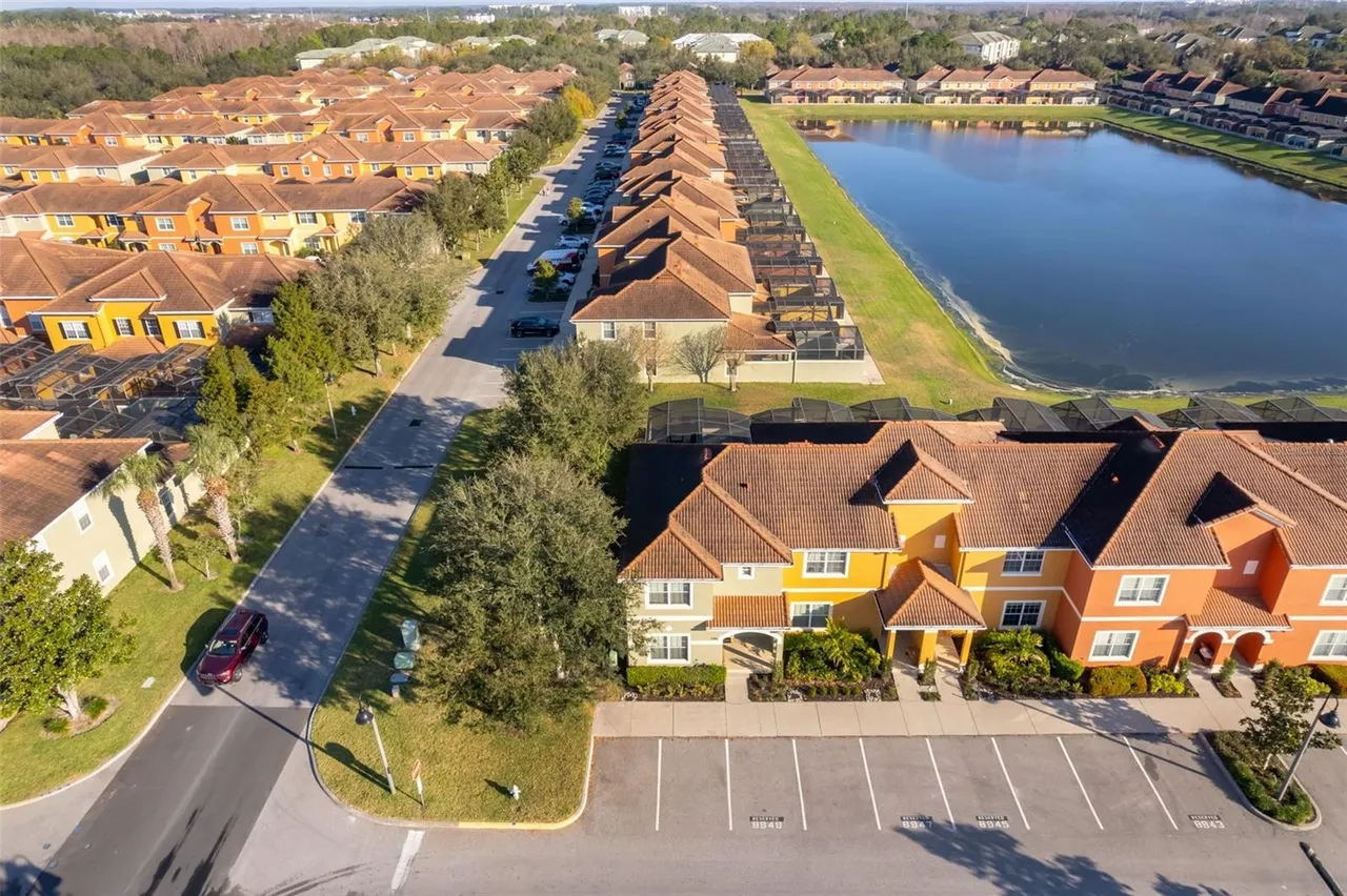 Slide show image of the Orlando Florida Home for Sale 29