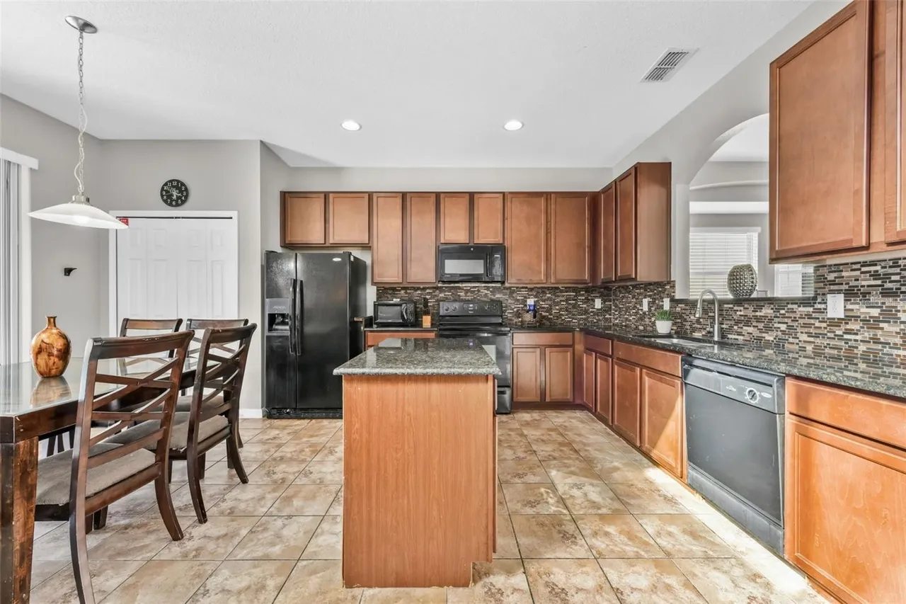 Slide show image of the Orlando Florida Home for Sale 12