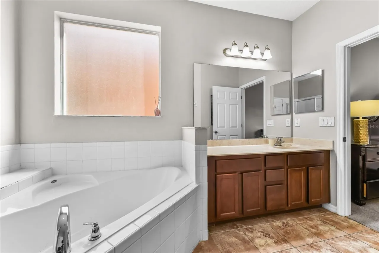 Slide show image of the Orlando Florida Home for Sale 24