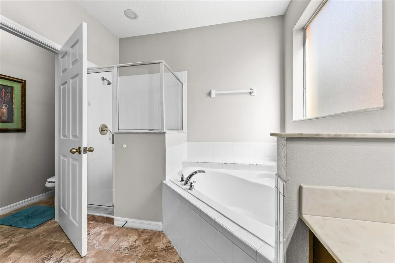 Slide show image of the Orlando Florida Home for Sale 25