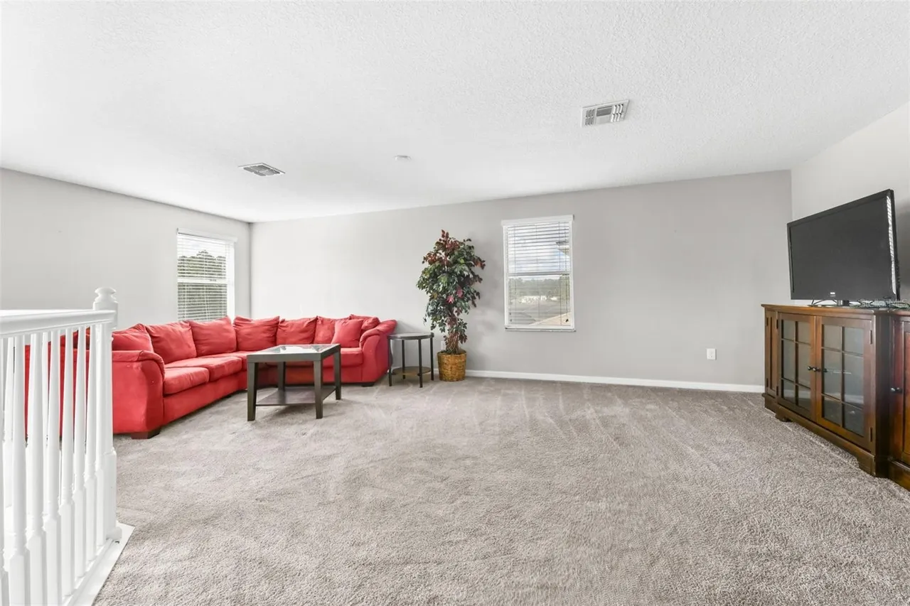 Slide show image of the Orlando Florida Home for Sale 27