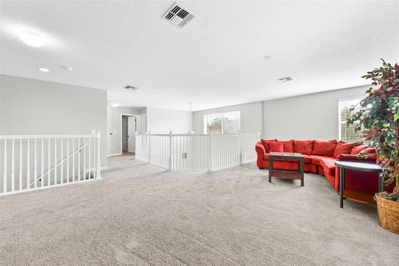 Slide show image of the Orlando Florida Home for Sale 28