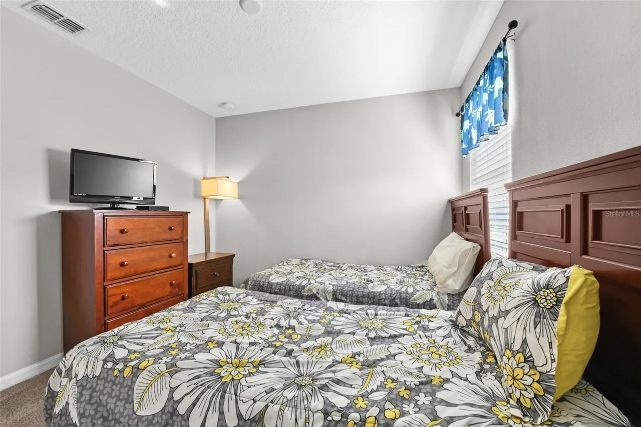 Slide show image of the Orlando Florida Home for Sale 30