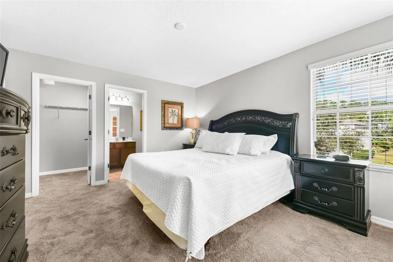 Slide show image of the Orlando Florida Home for Sale 32