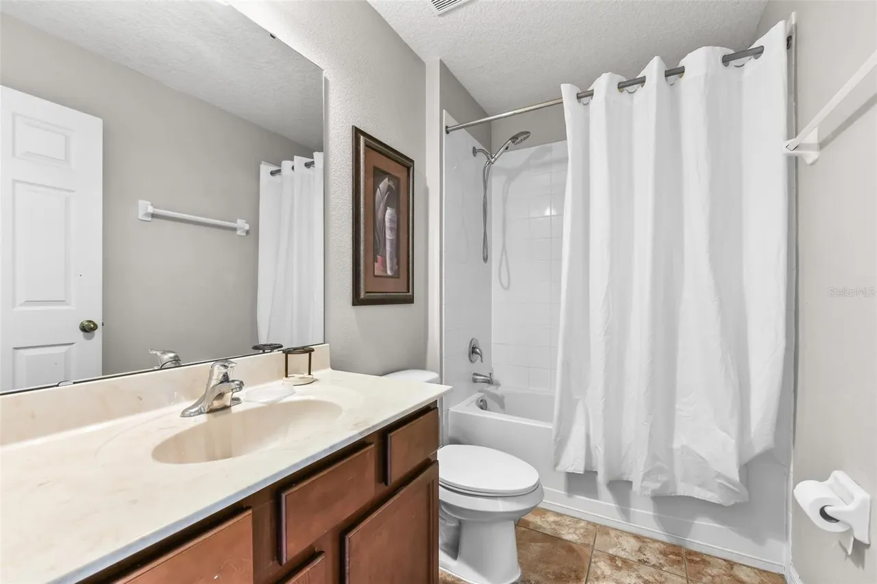 Slide show image of the Orlando Florida Home for Sale 33