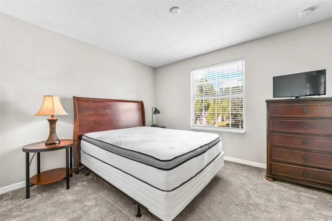 Slide show image of the Orlando Florida Home for Sale 34