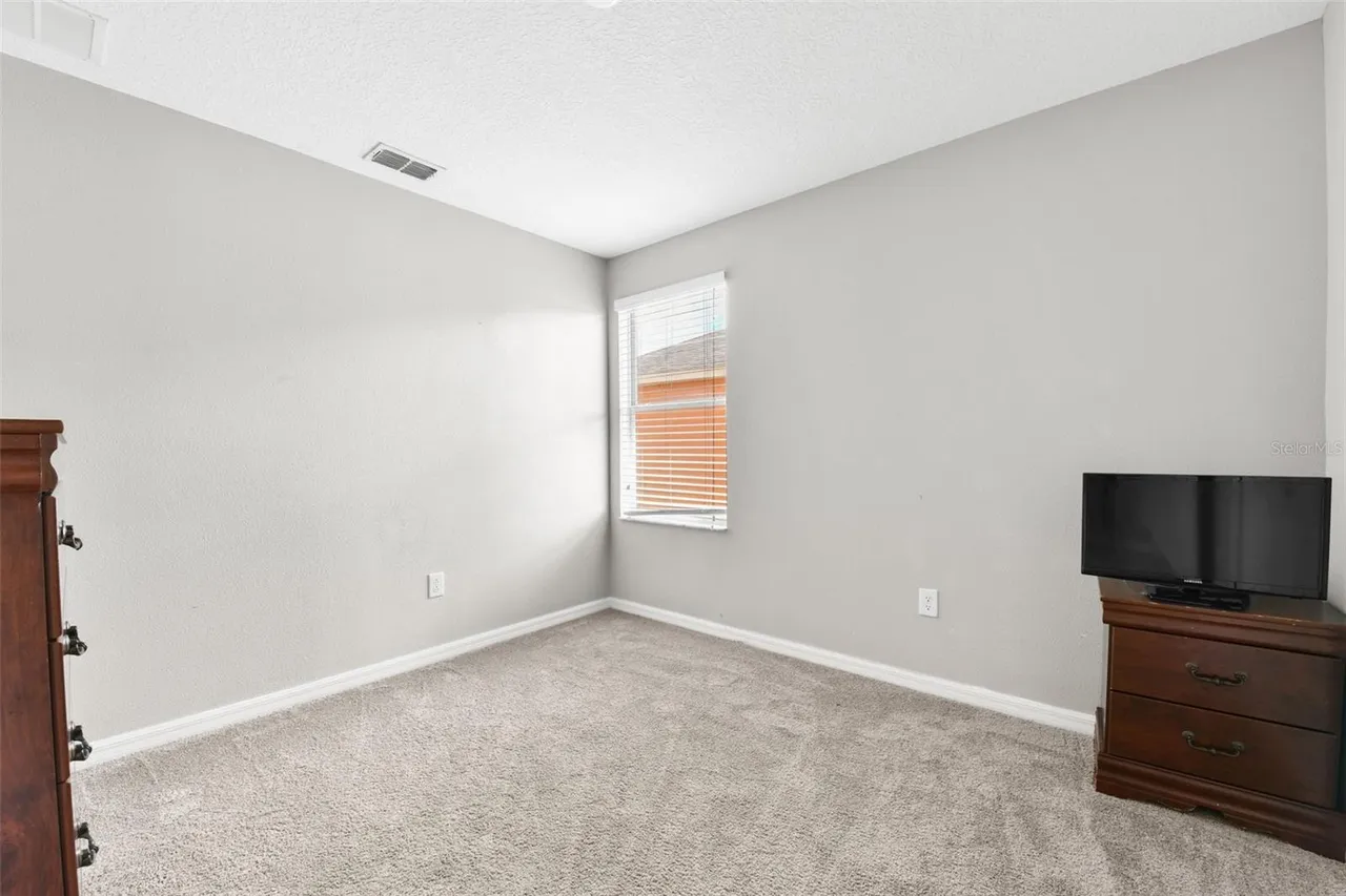 Slide show image of the Orlando Florida Home for Sale 35