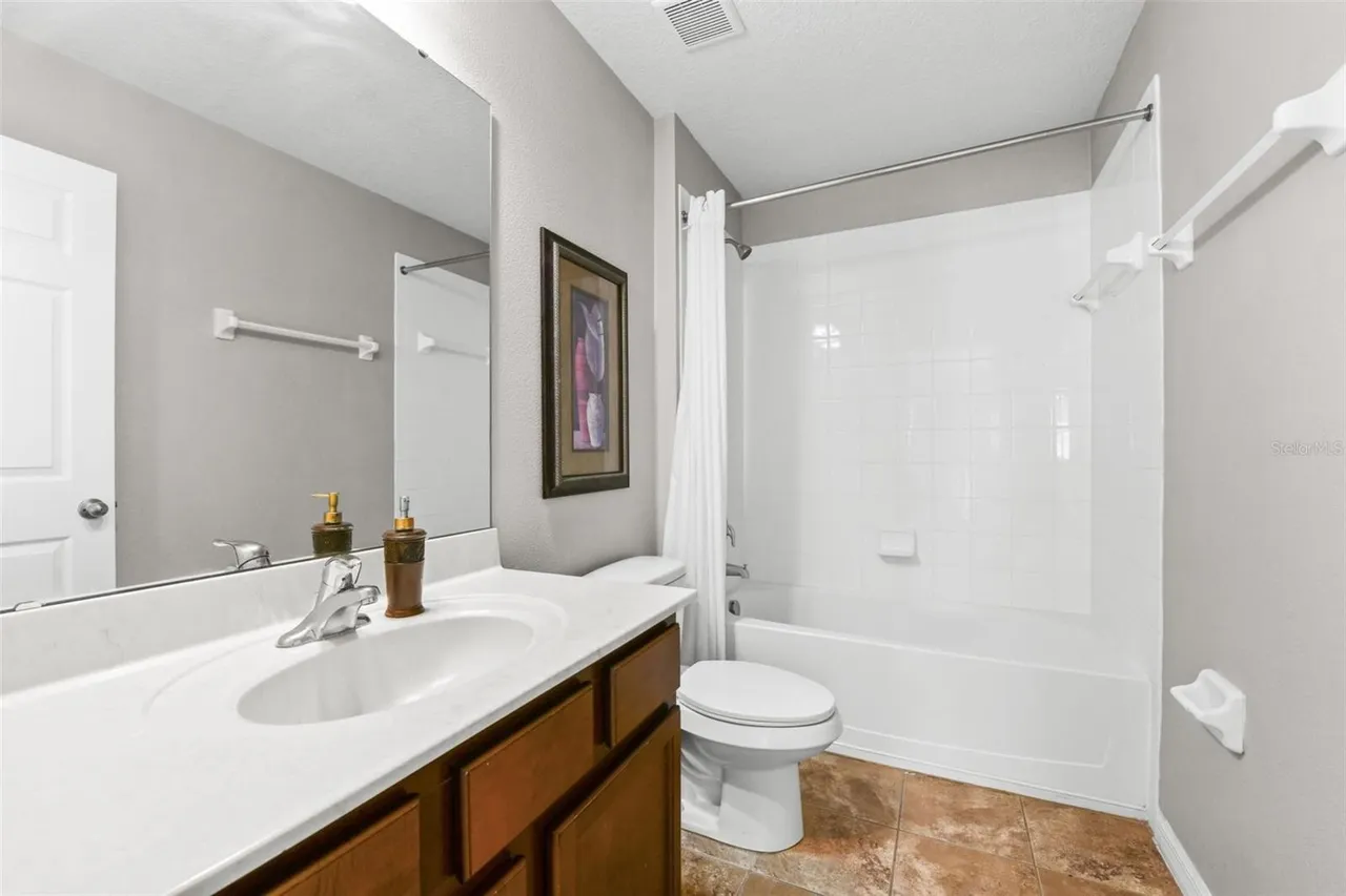 Slide show image of the Orlando Florida Home for Sale 36