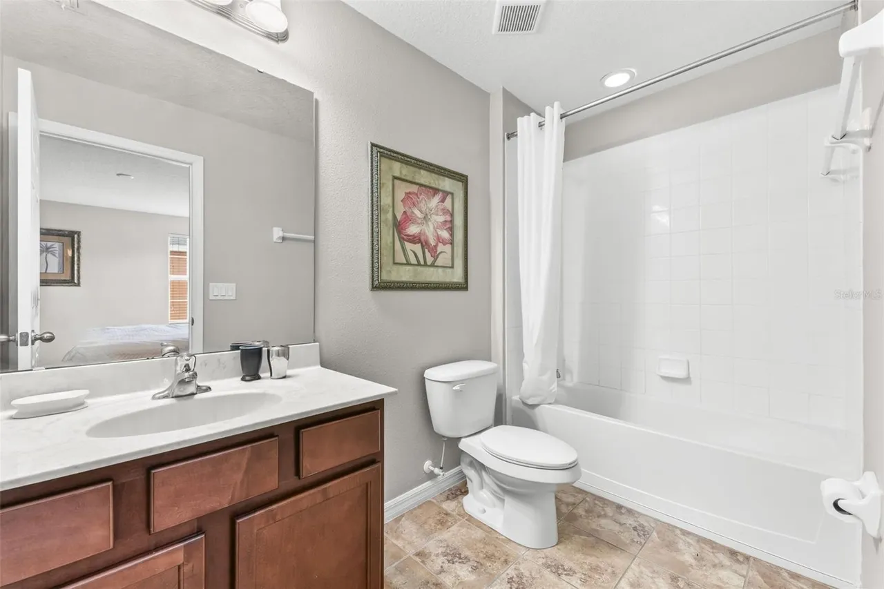 Slide show image of the Orlando Florida Home for Sale 38