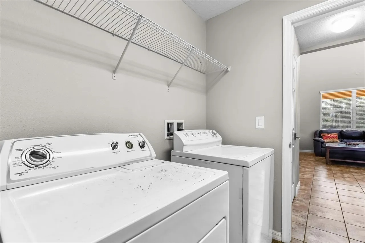 Slide show image of the Orlando Florida Home for Sale 41