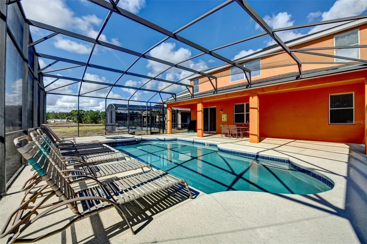 Slide show image of the Orlando Florida Home for Sale 44