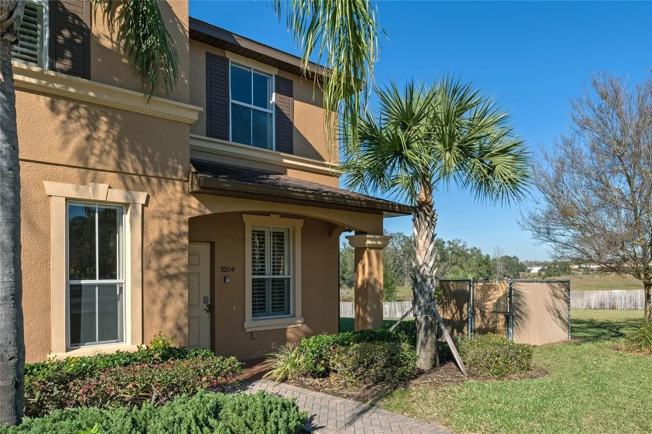 Slide show image of the Orlando Florida Home for Sale 03
