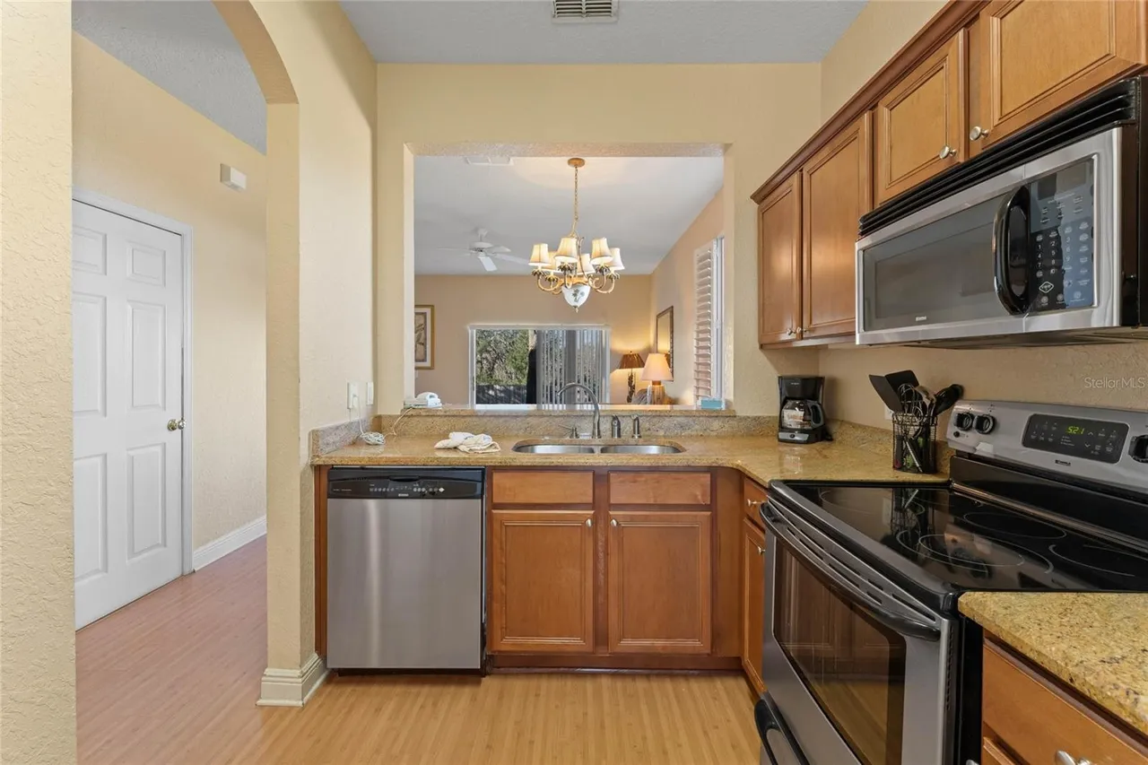 Slide show image of the Orlando Florida Home for Sale 12