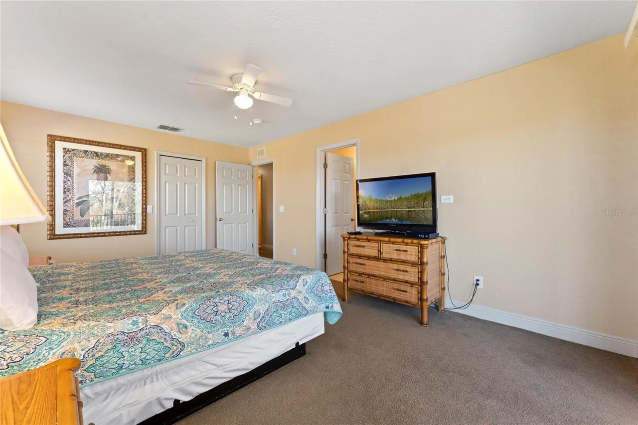 Slide show image of the Orlando Florida Home for Sale 16