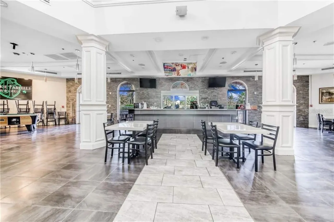Slide show image of the Orlando Florida Home for Sale 44