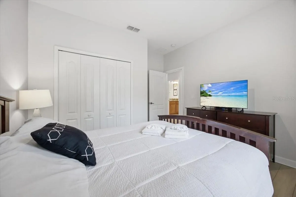 Slide show image of the Orlando Florida Home for Sale 04