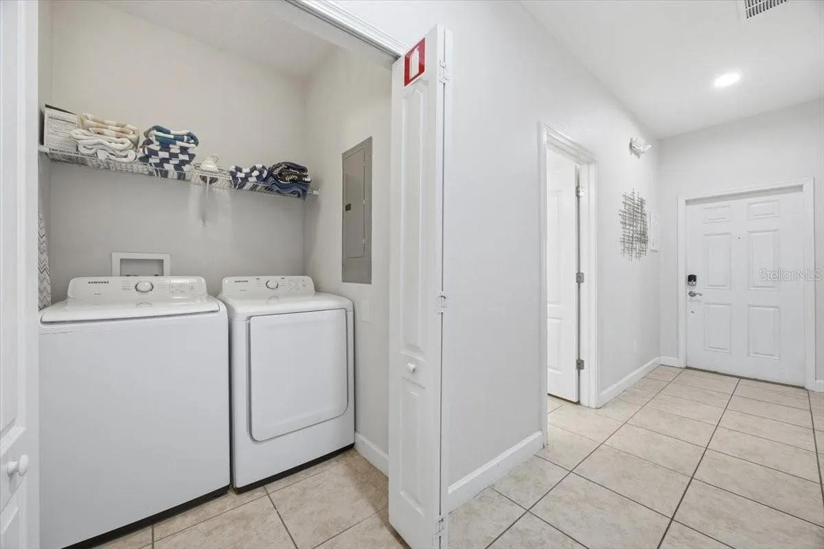 Slide show image of the Orlando Florida Home for Sale 09