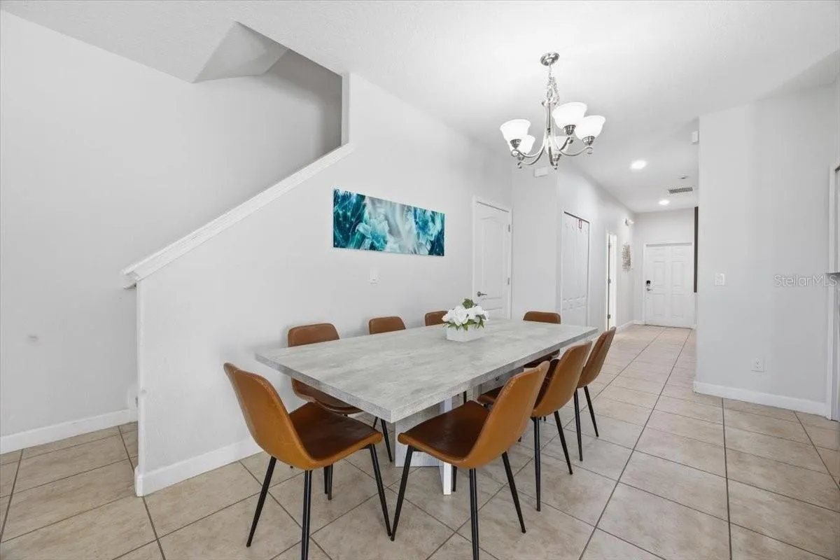 Slide show image of the Orlando Florida Home for Sale 11
