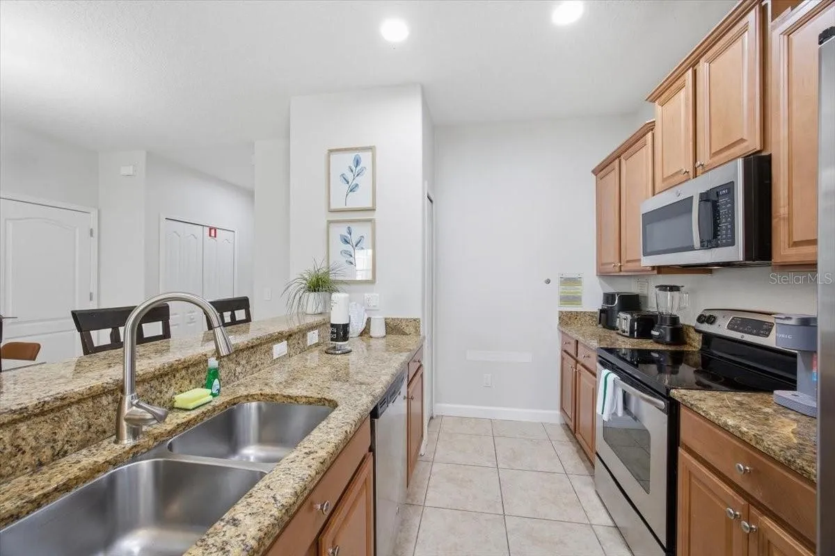 Slide show image of the Orlando Florida Home for Sale 13