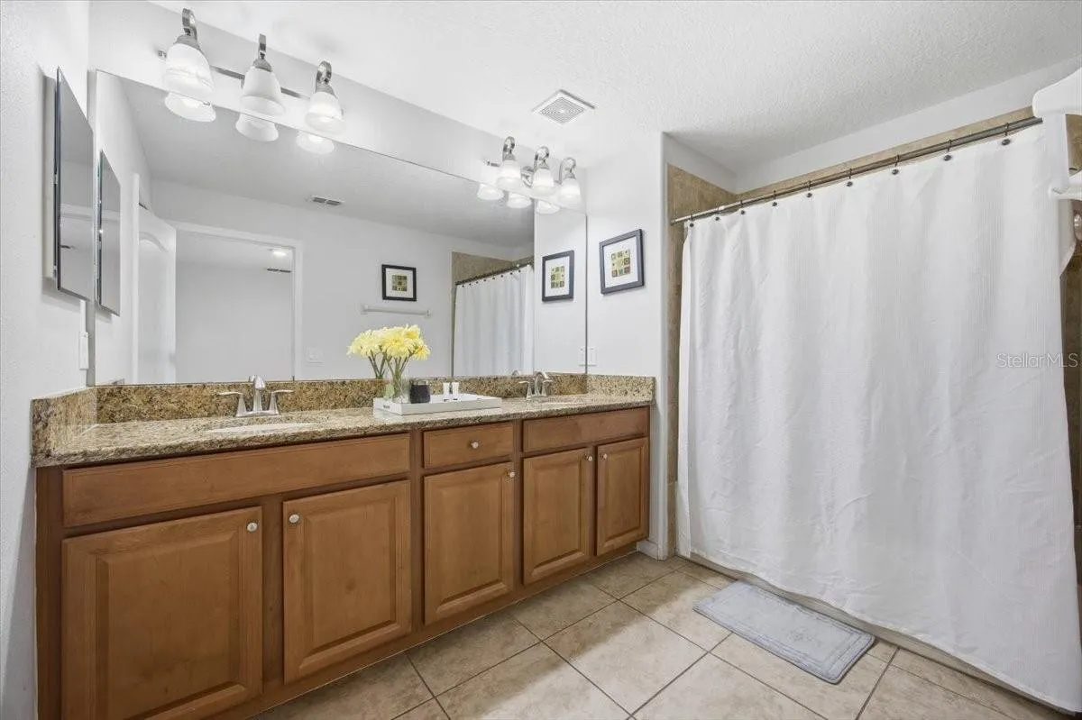 Slide show image of the Orlando Florida Home for Sale 20