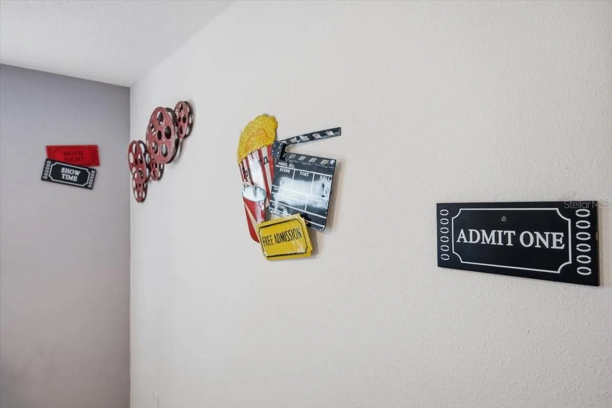 Slide show image of the Orlando Florida Home for Sale 22