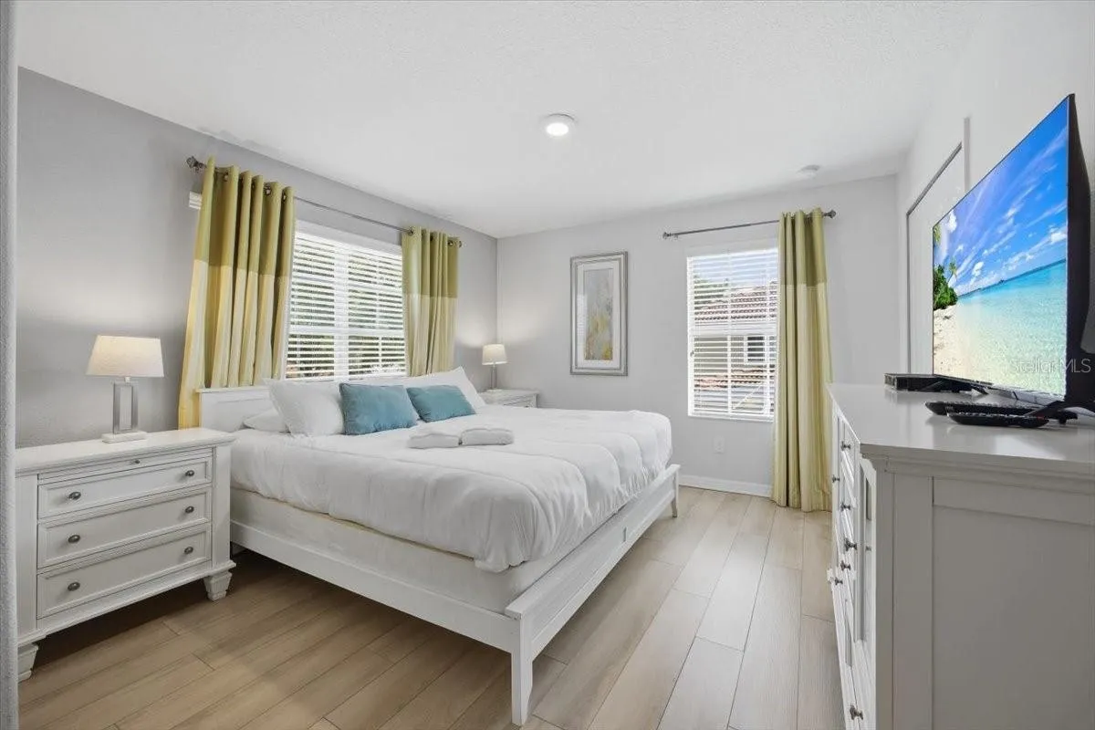 Slide show image of the Orlando Florida Home for Sale 25